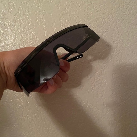 versace sunglasses - Picture 3 of 8